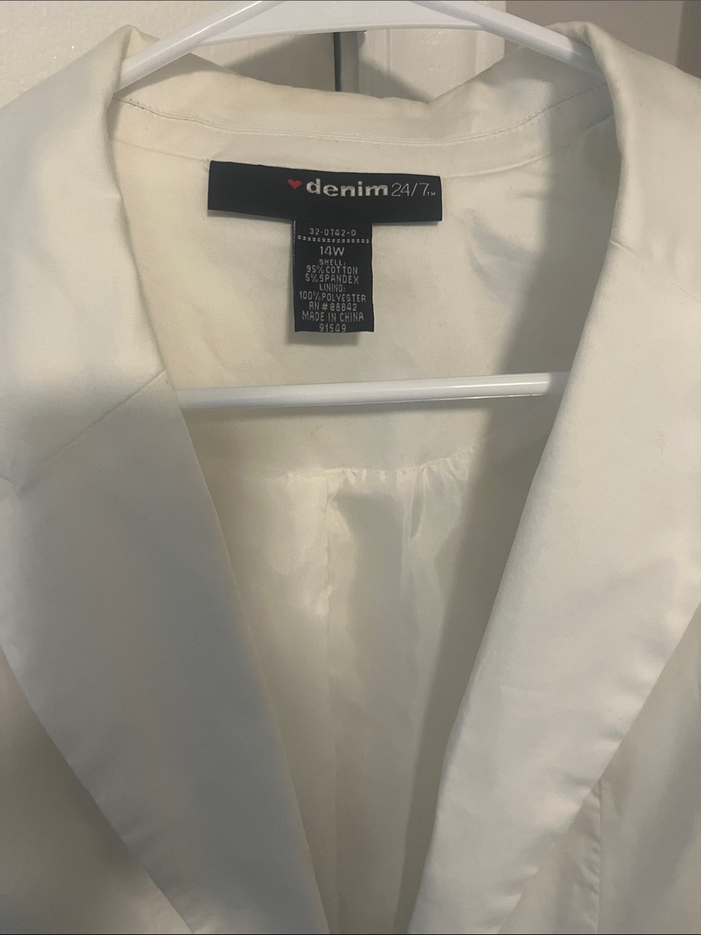 Theory White Single-Button Notch Lapel Blazer - Picture 2 of 4